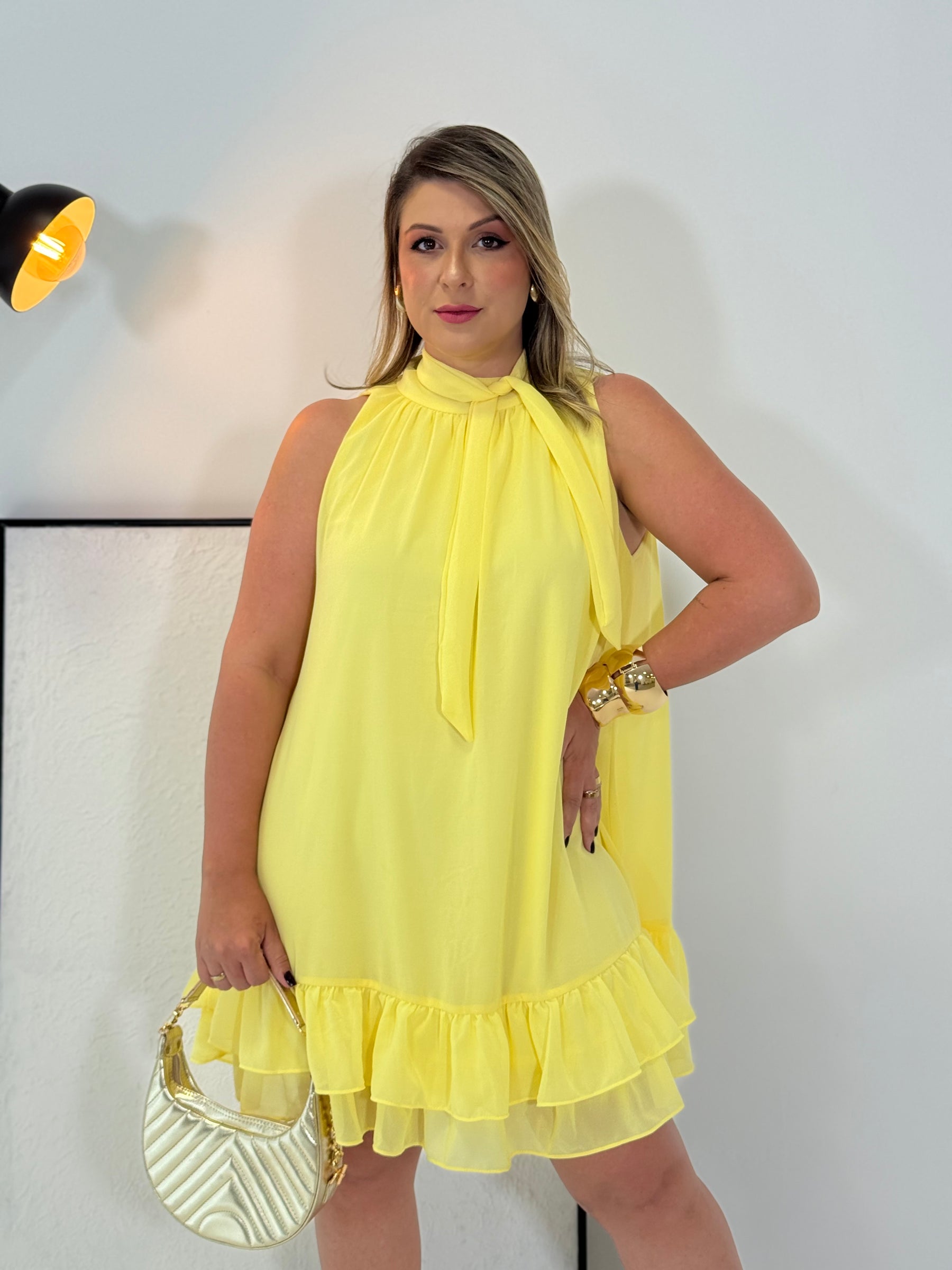 Vestido Aurora Amarelo- Midi com balanço perfeito e fluidez natural