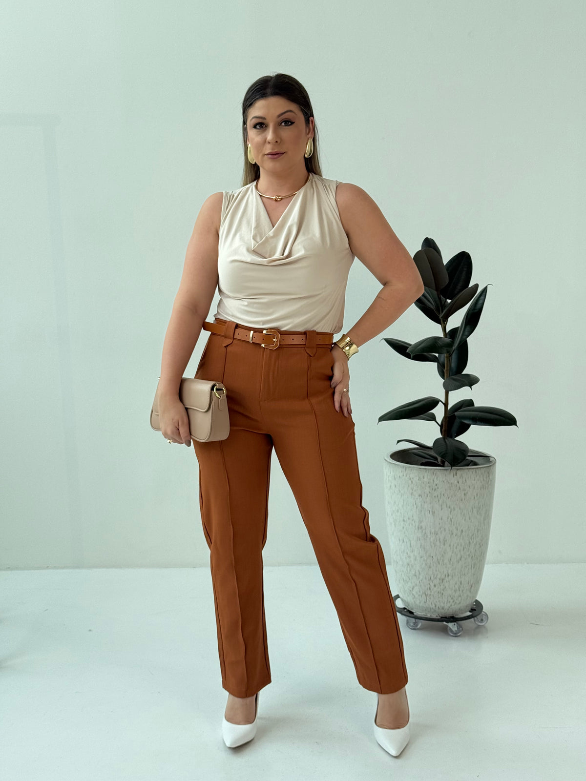 Blusa Roberta – Sofisticação e Conforto com Toque Contemporâneo