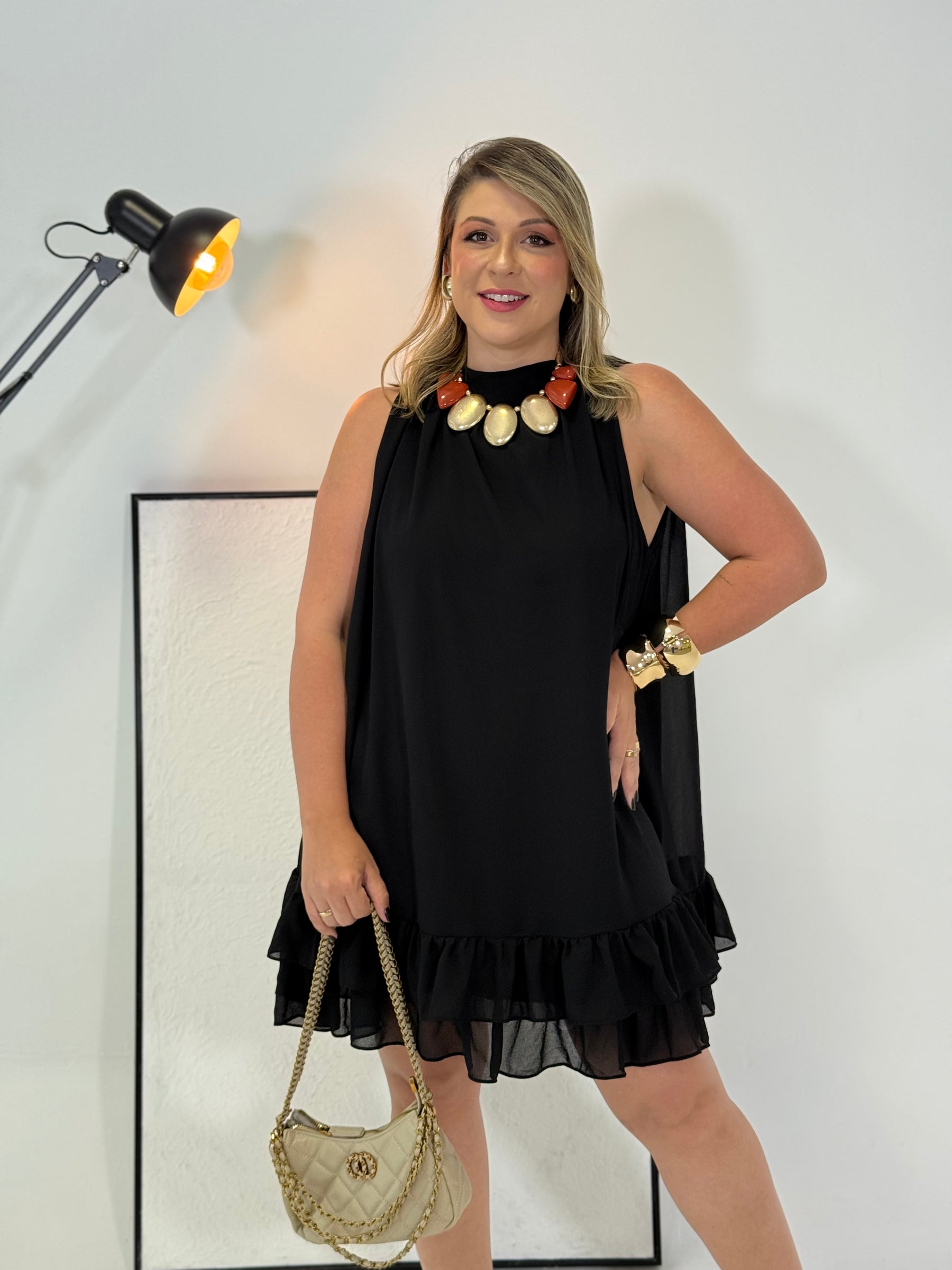 Vestido Aurora Preto - Midi com balanço perfeito e fluidez natural