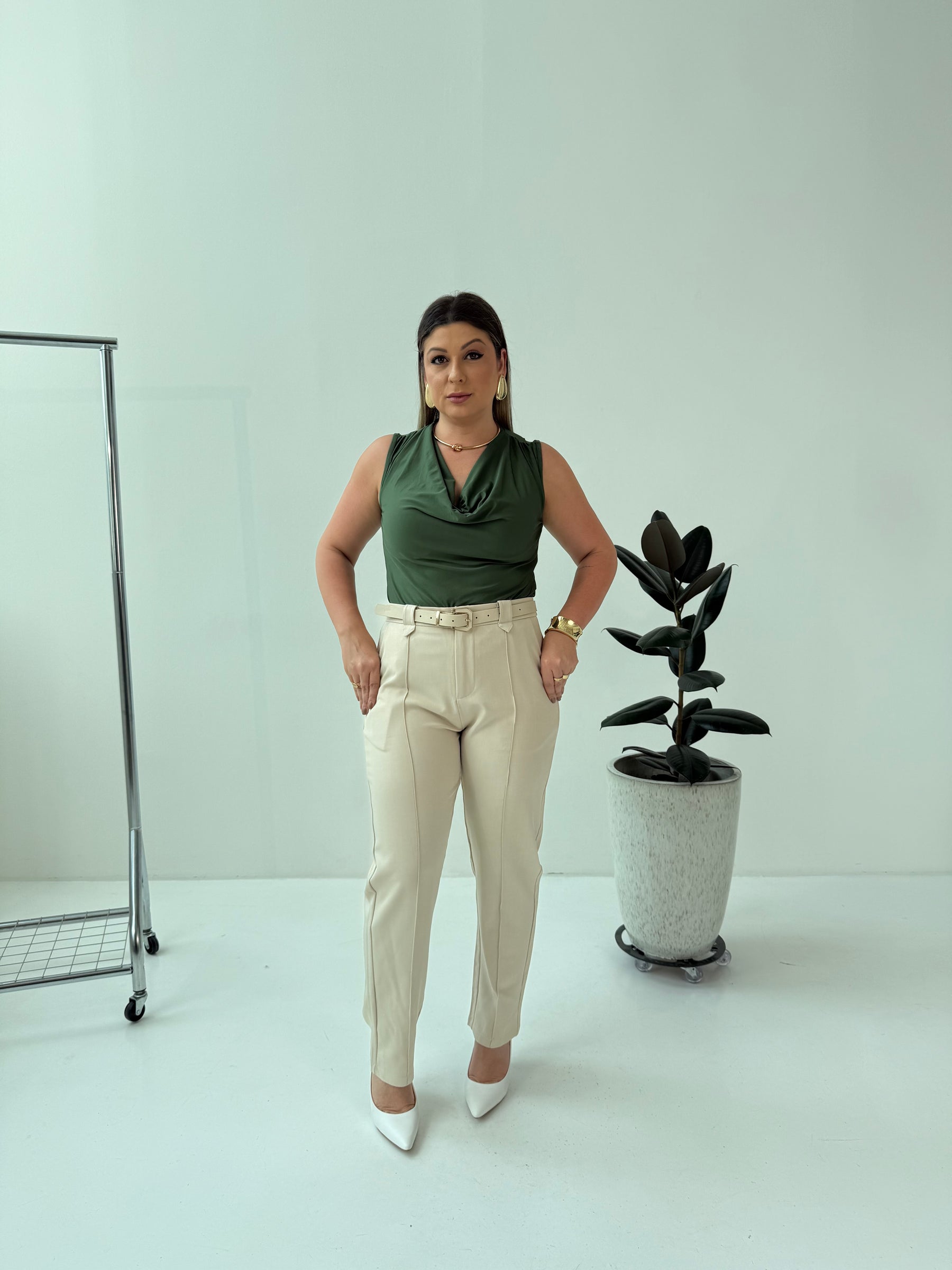 Blusa Roberta – Sofisticação e Conforto com Toque Contemporâneo