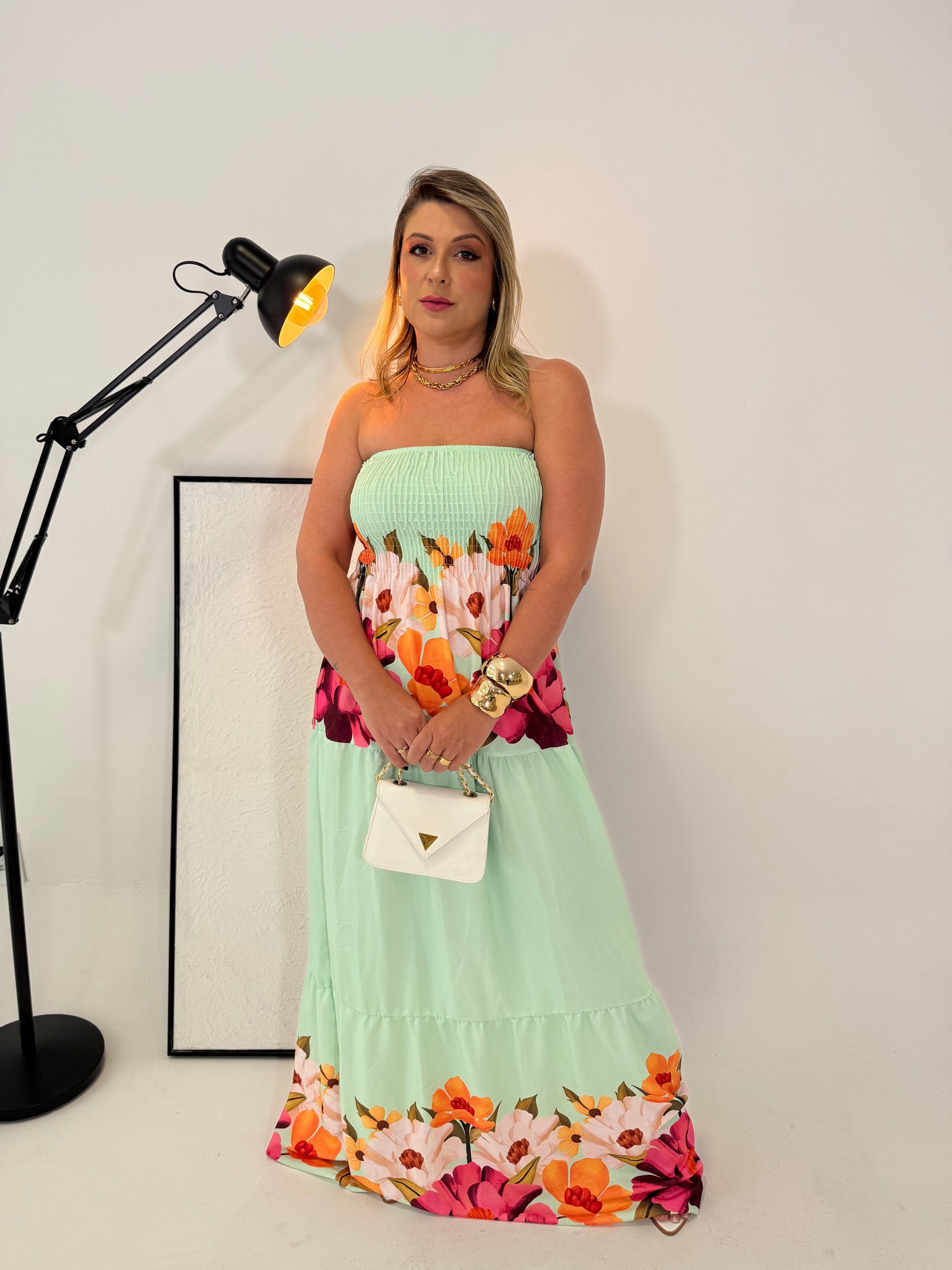 Vestido Longo Flora em Crepe de Seda - O Romance e a Leveza que Você Merece
