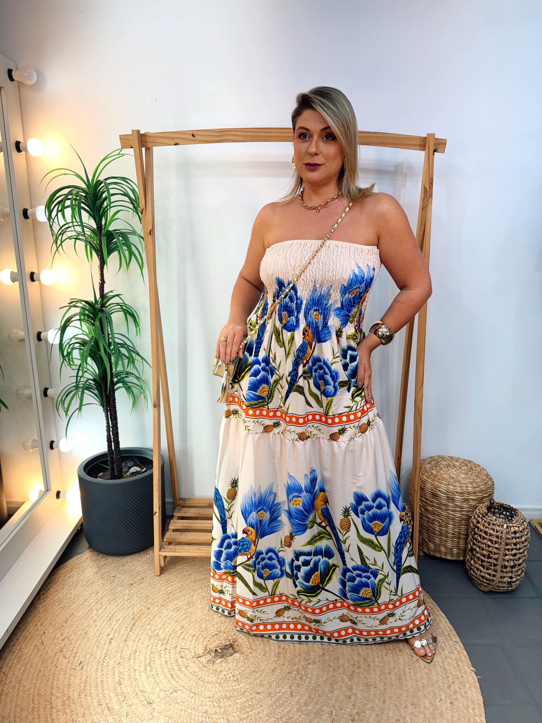 Vestido Longo Tati em Crepe de Seda - O Romance e a Leveza que Você Merece