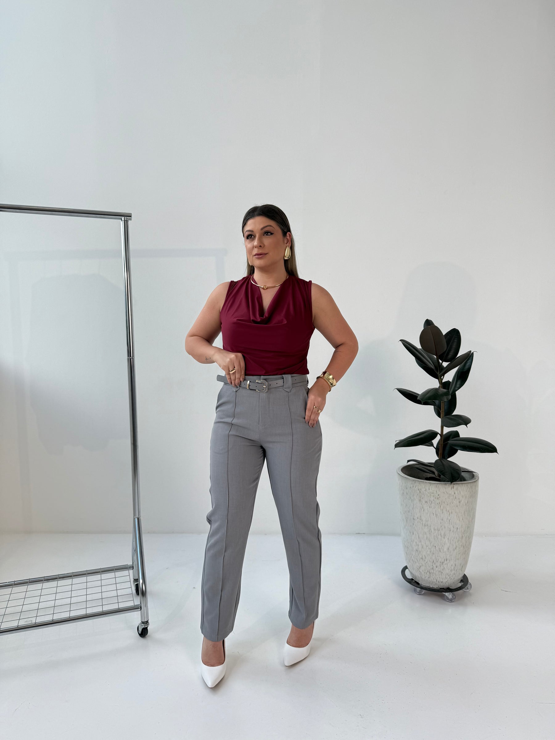 Blusa Roberta – Sofisticação e Conforto com Toque Contemporâneo