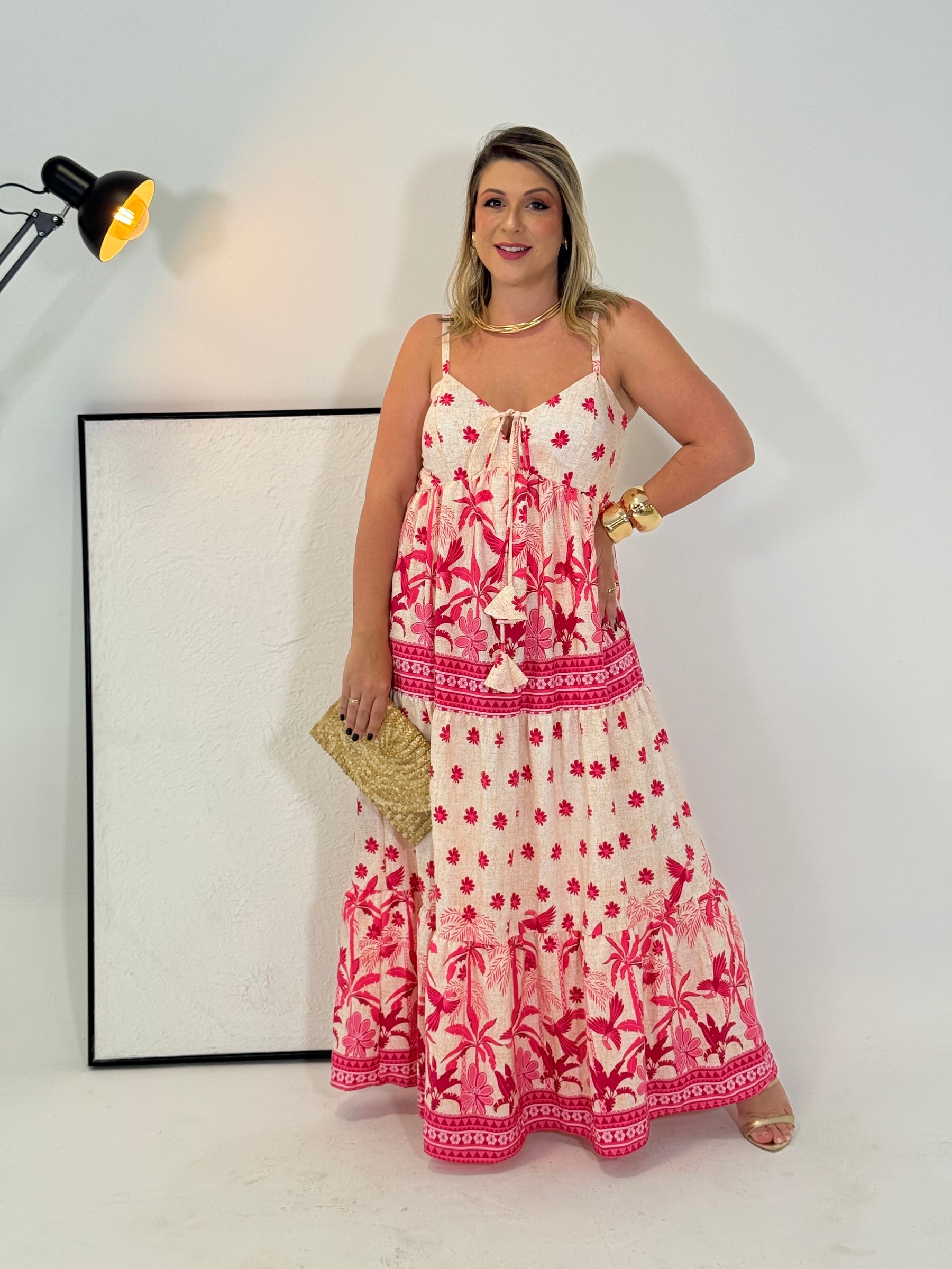 Vestido Longo Vanessa - A Elegância Atemporal do Crepe