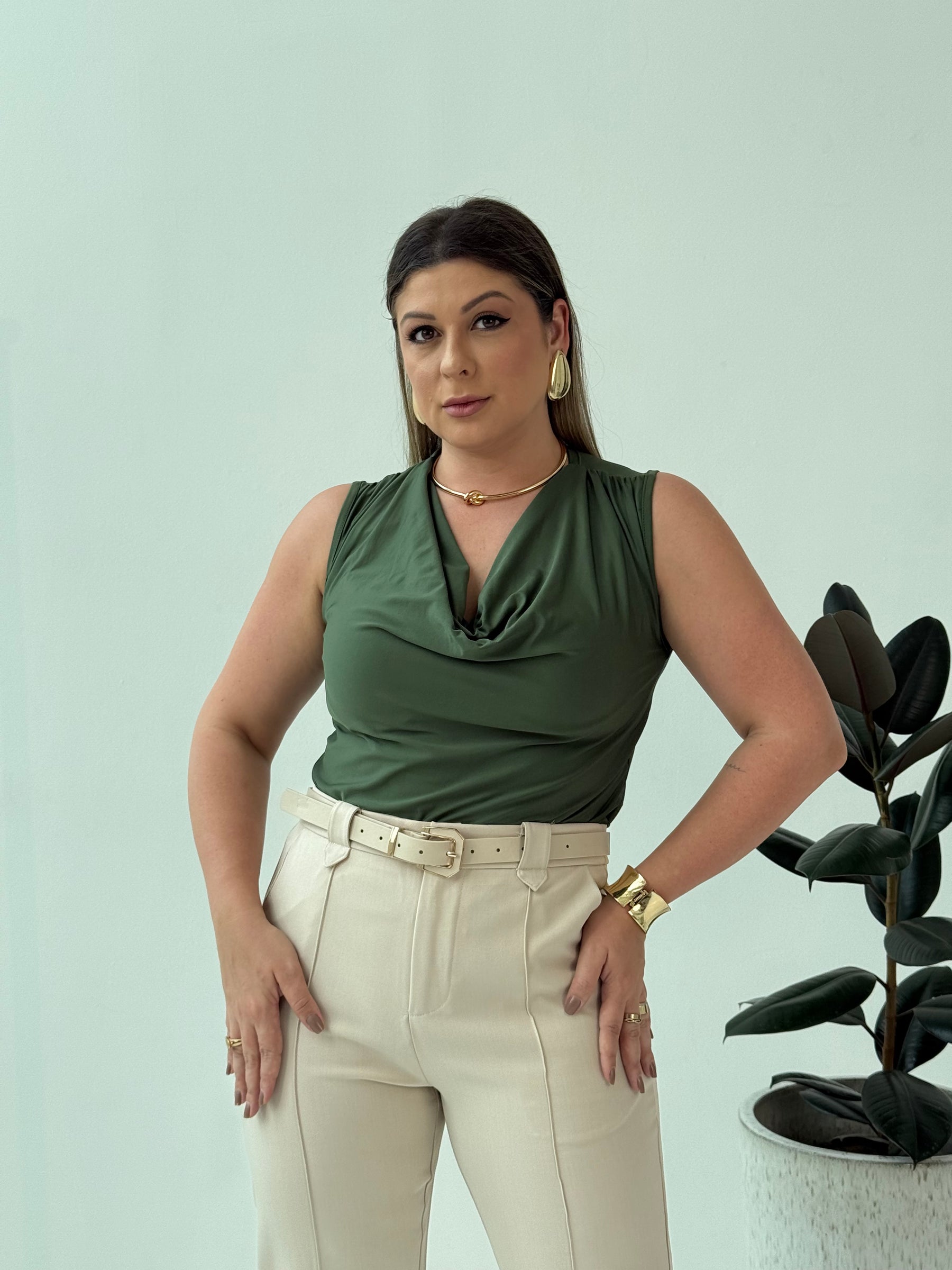 Blusa Roberta – Sofisticação e Conforto com Toque Contemporâneo