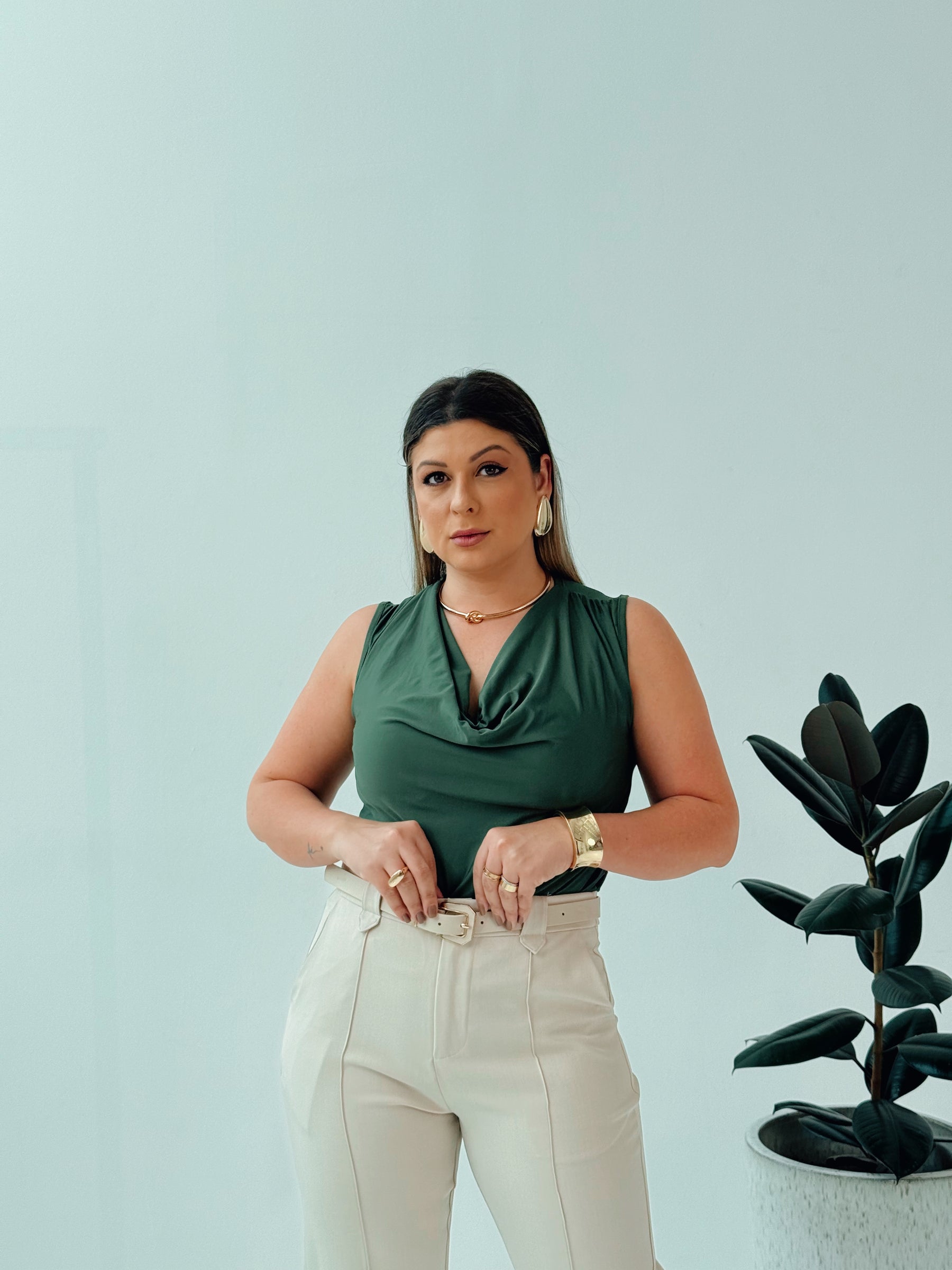 Blusa Roberta Verde – Frescor, Elegância e Caimento Perfeito