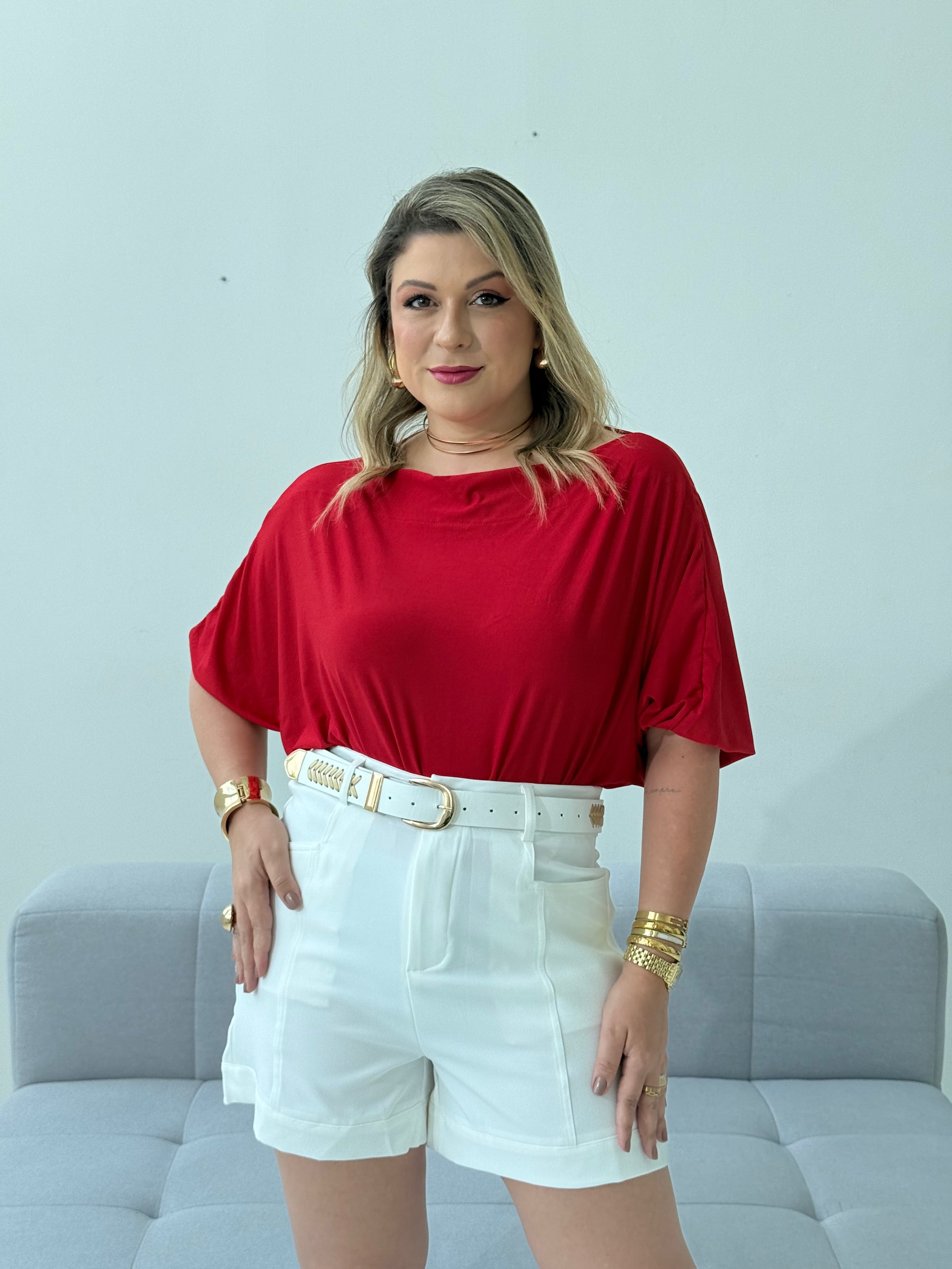 Blusa Morcego Vermelho – Conforto, Estilo e Movimento em Uma Só Peça