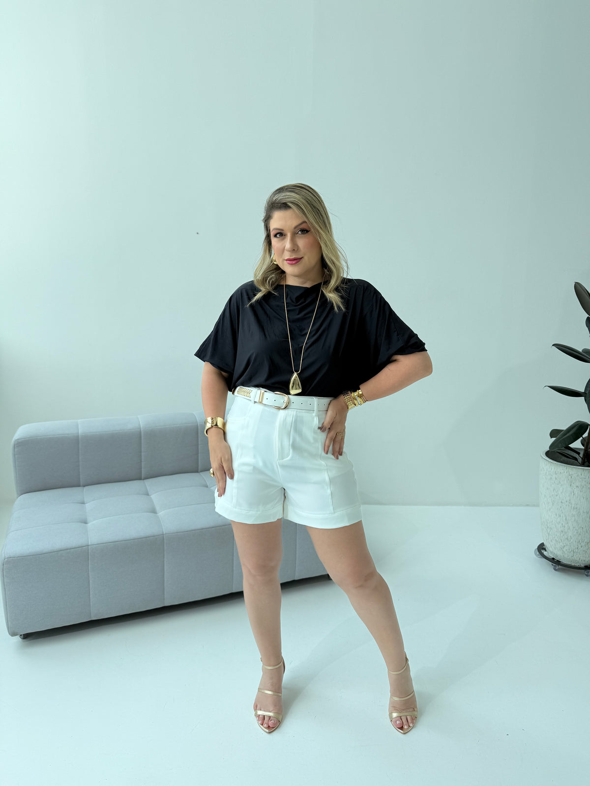 Blusa Morcego Preto – Elegância Atemporal e Conforto Sofisticado