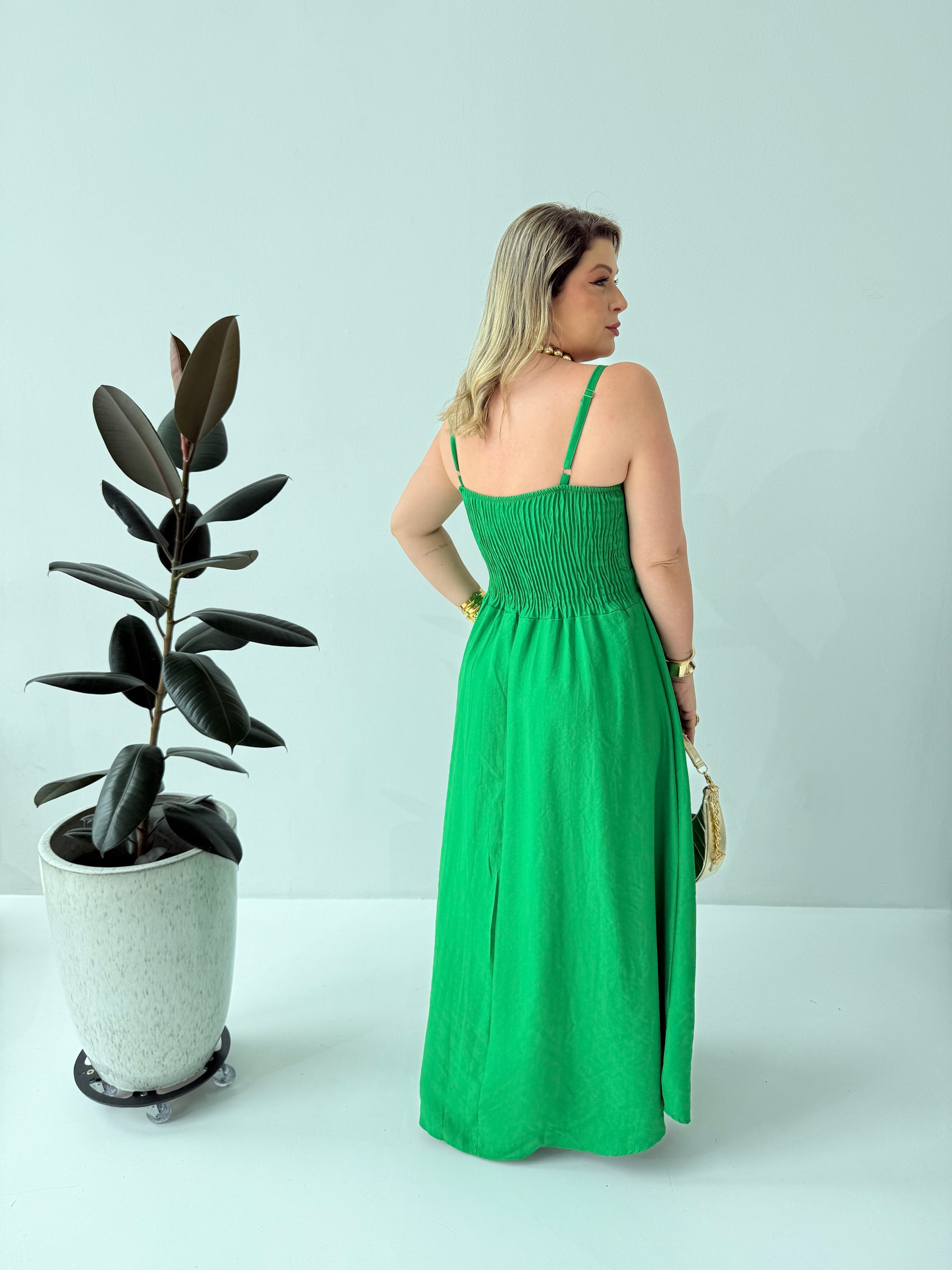 Vestido Tânia Verde – Elegância Natural com Caimento Sofisticado