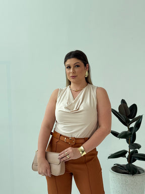 Blusa Roberta – Sofisticação e Conforto com Toque Contemporâneo
