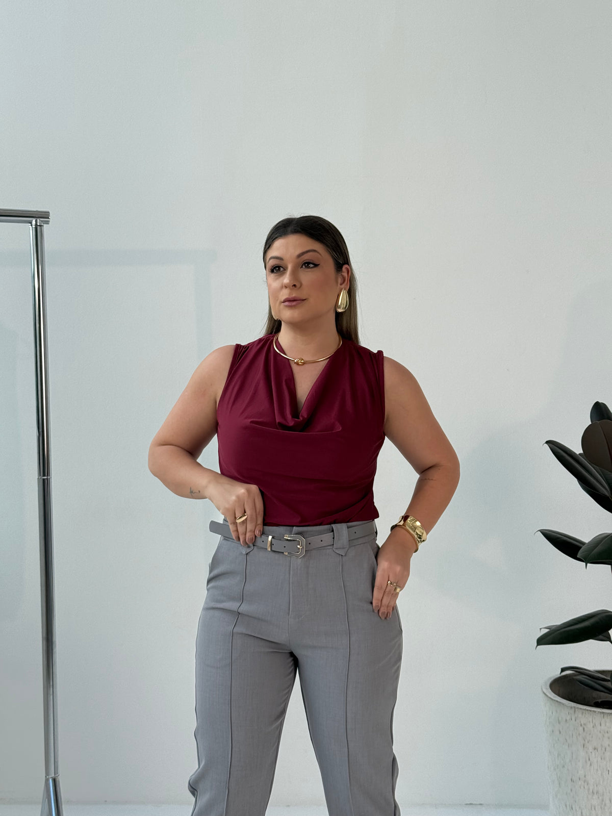 Blusa Roberta – Sofisticação e Conforto com Toque Contemporâneo