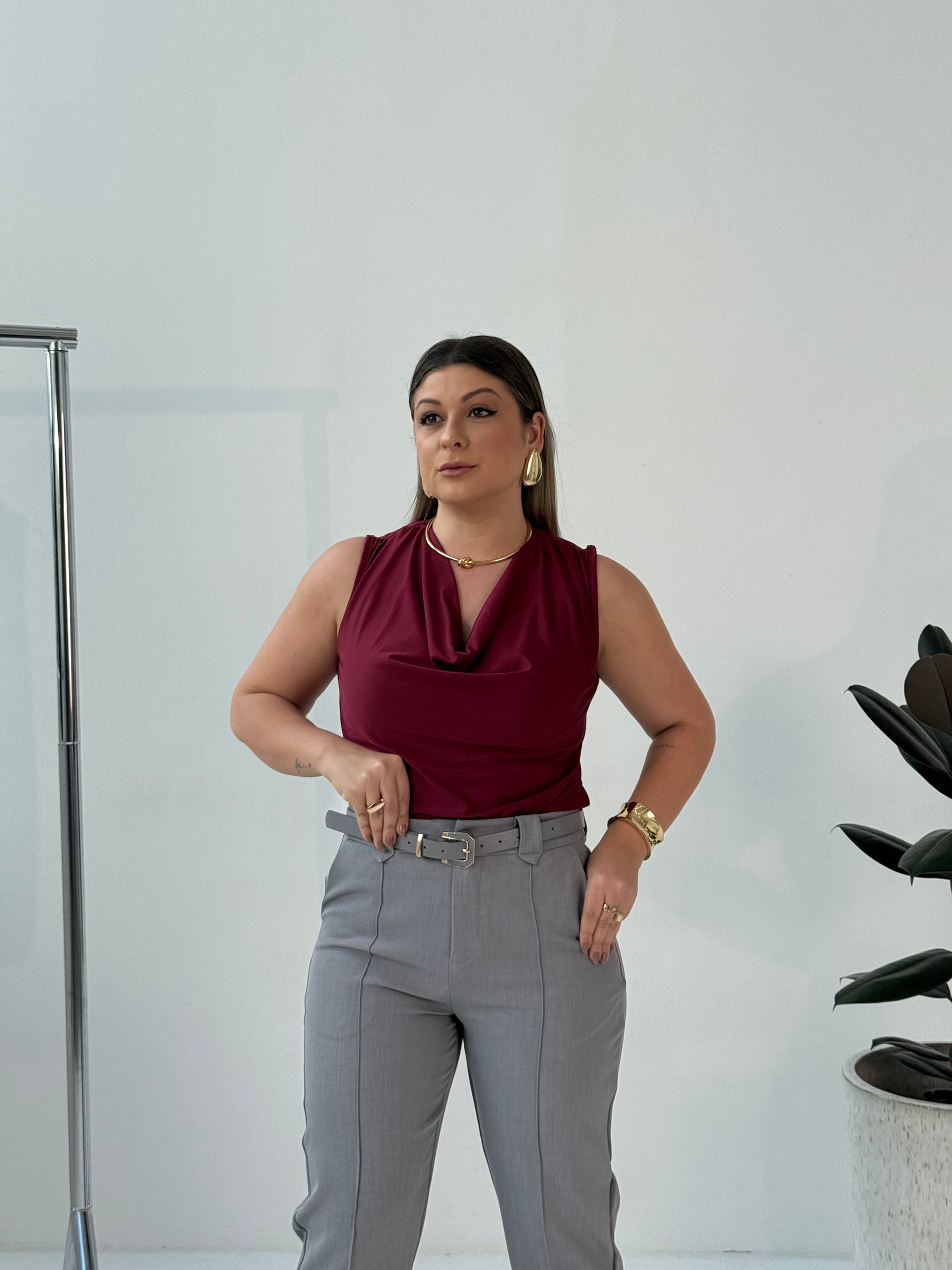 Blusa Roberta – Sofisticação e Conforto com Toque Contemporâneo