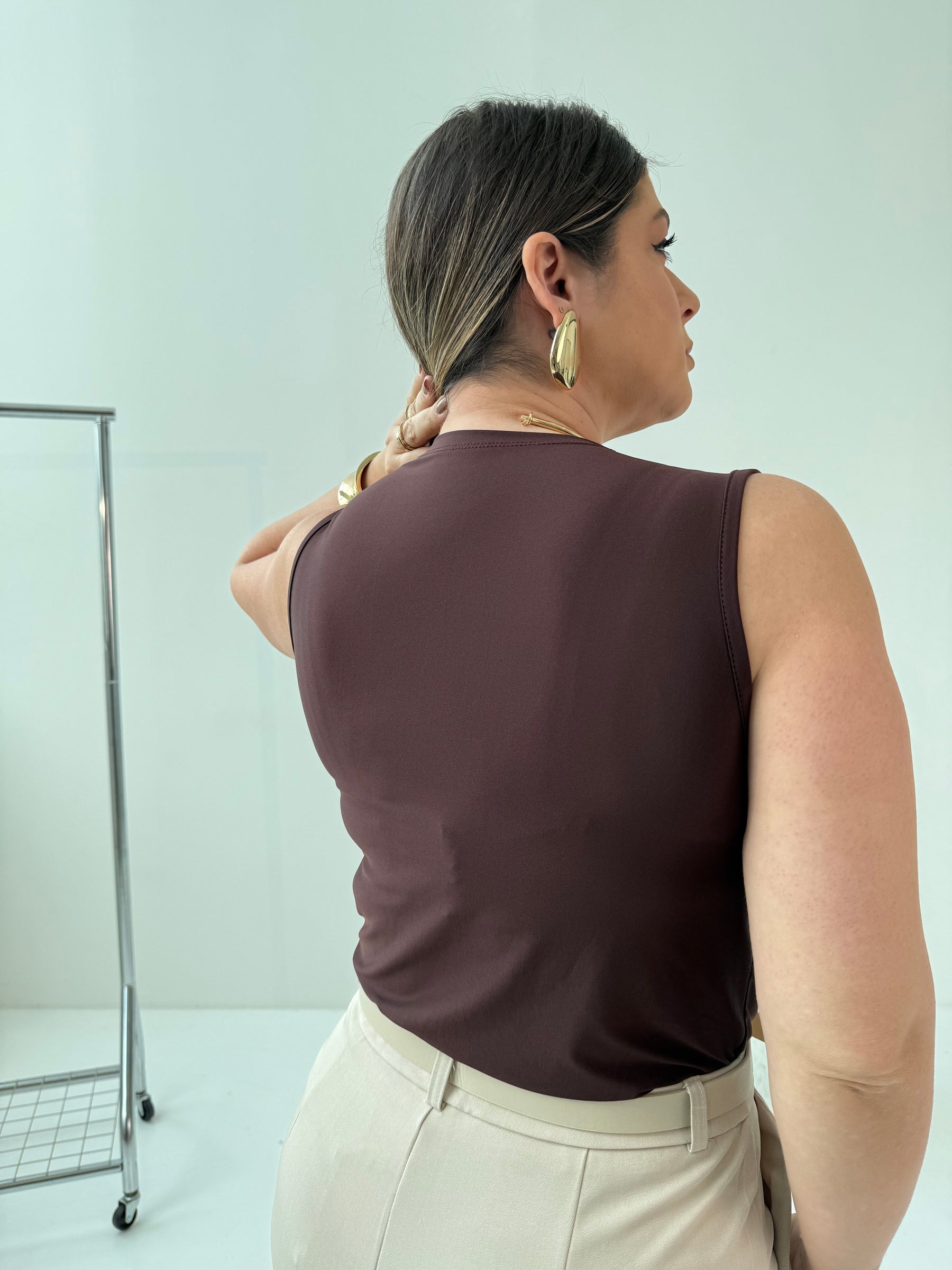 Blusa Roberta – Sofisticação e Conforto com Toque Contemporâneo