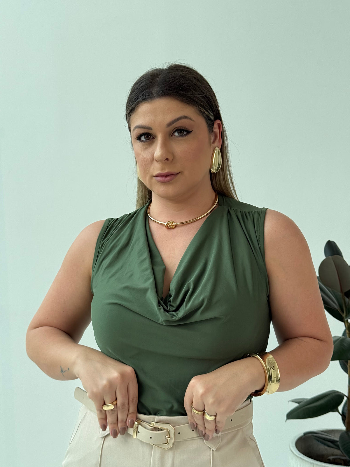 Blusa Roberta – Sofisticação e Conforto com Toque Contemporâneo