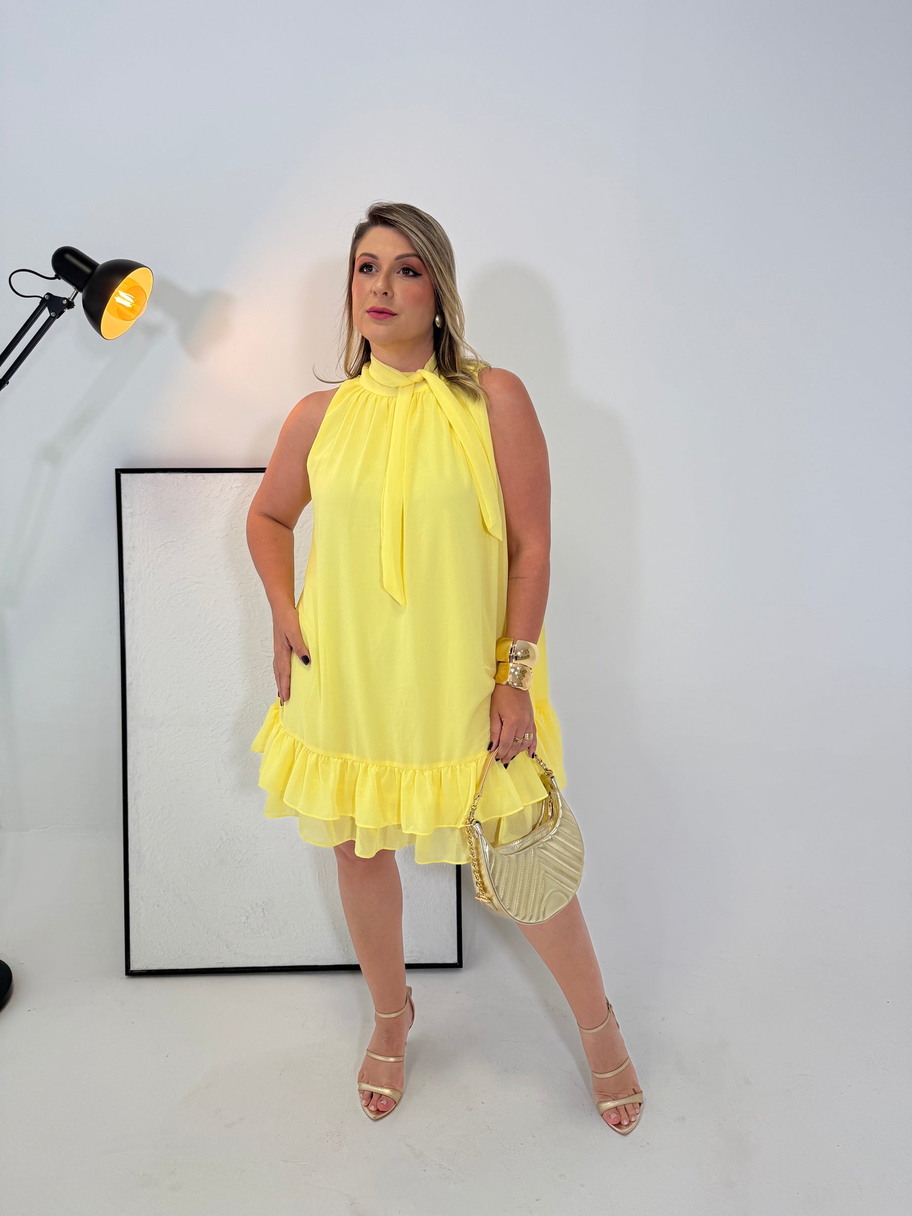 Vestido Aurora Amarelo- Midi com balanço perfeito e fluidez natural
