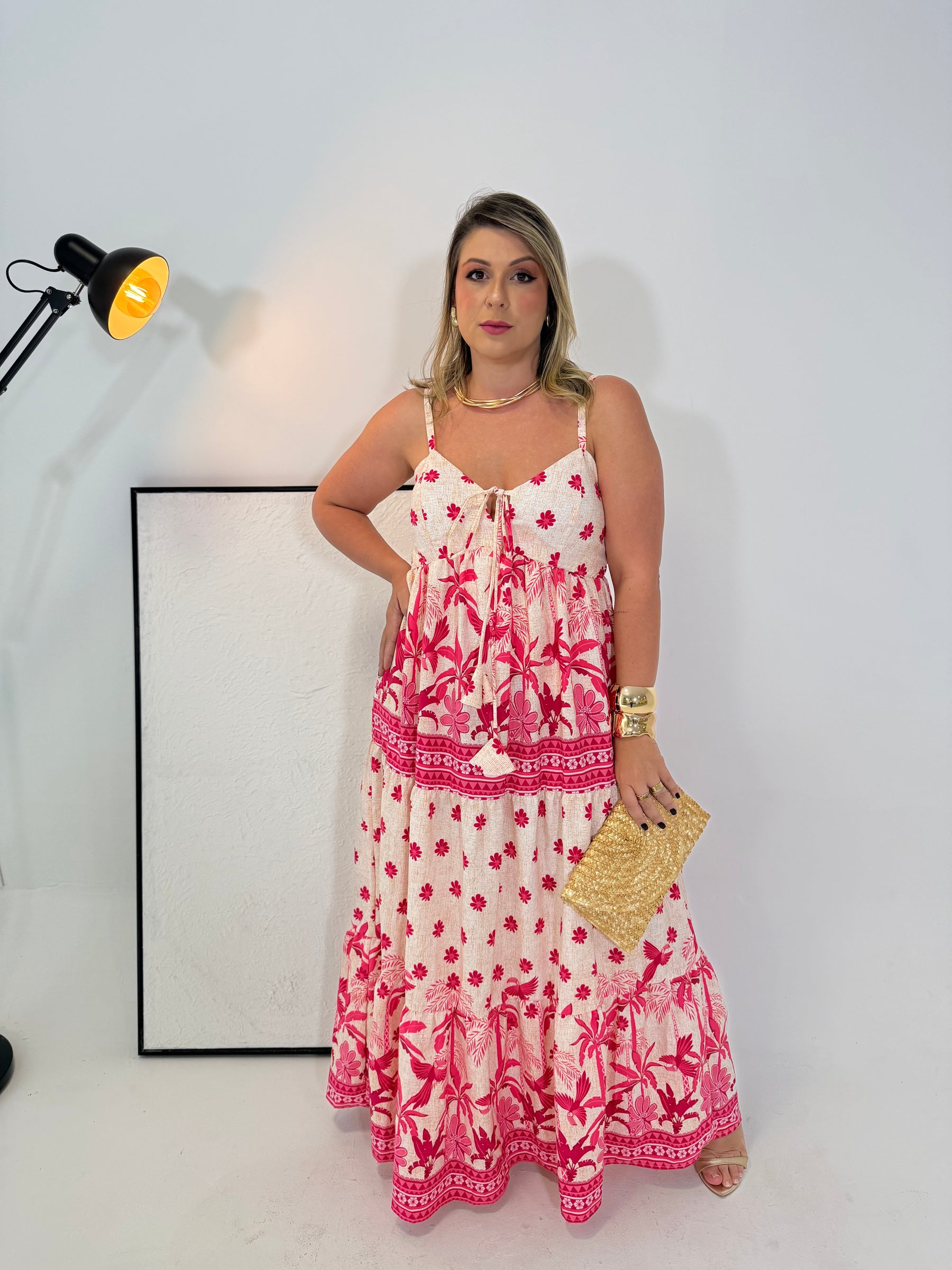 Vestido Longo Vanessa - A Elegância Atemporal do Crepe