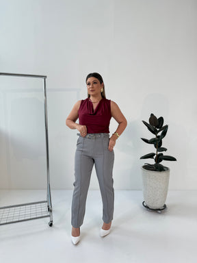 Blusa Roberta – Sofisticação e Conforto com Toque Contemporâneo