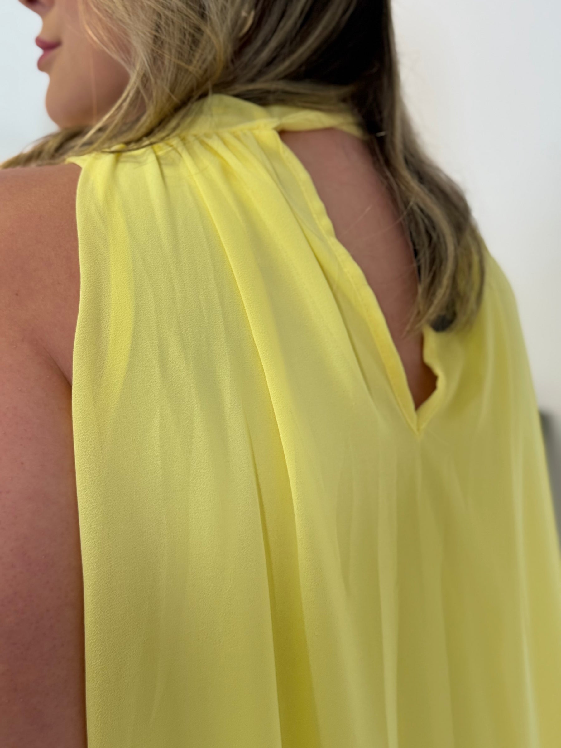 Vestido Aurora Amarelo- Midi com balanço perfeito e fluidez natural