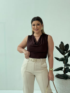 Blusa Roberta – Sofisticação e Conforto com Toque Contemporâneo