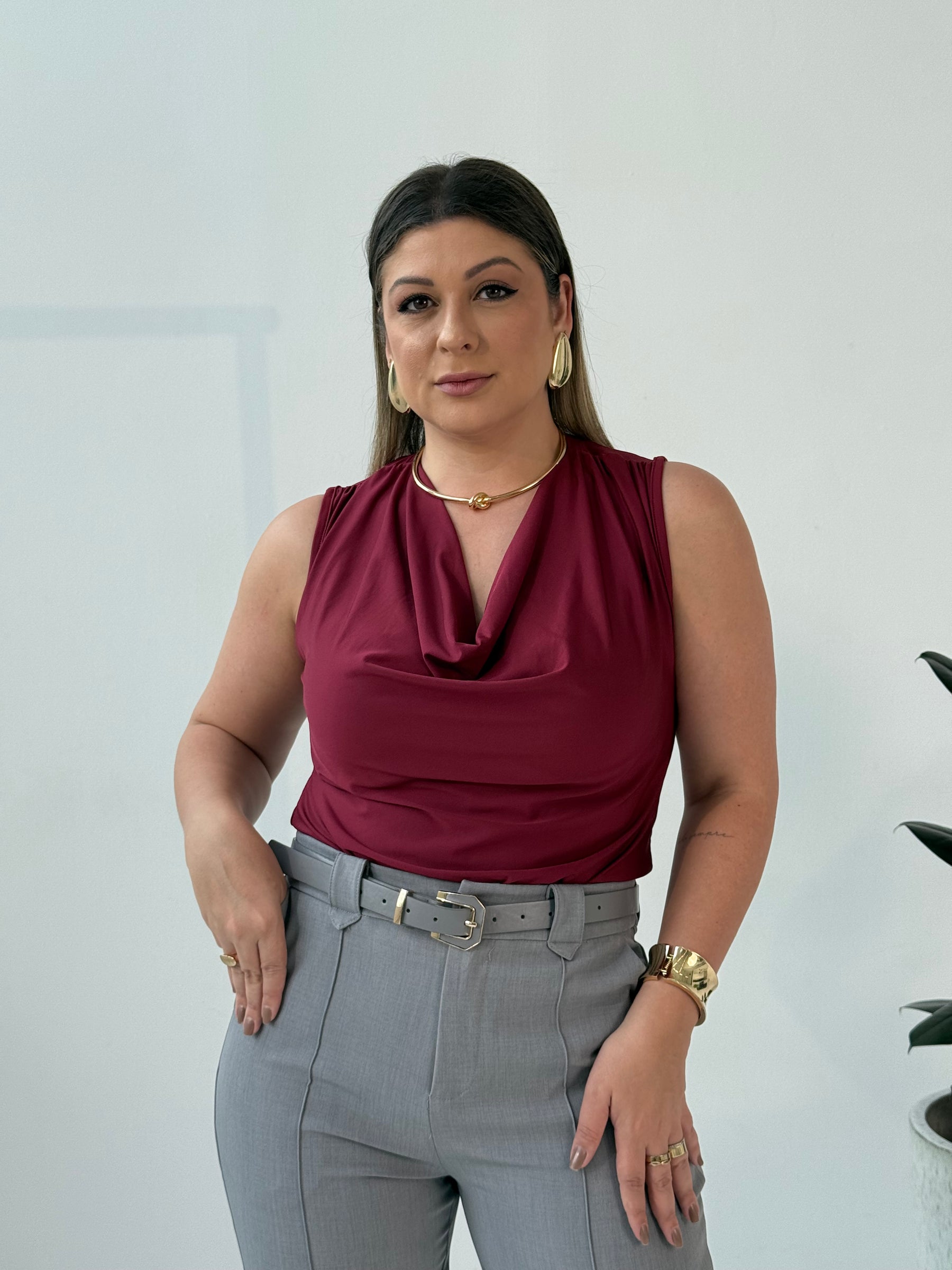 Blusa Roberta – Sofisticação e Conforto com Toque Contemporâneo