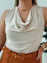 Blusa Roberta Nude – Elegância Minimalista com Drapeado Sofisticado