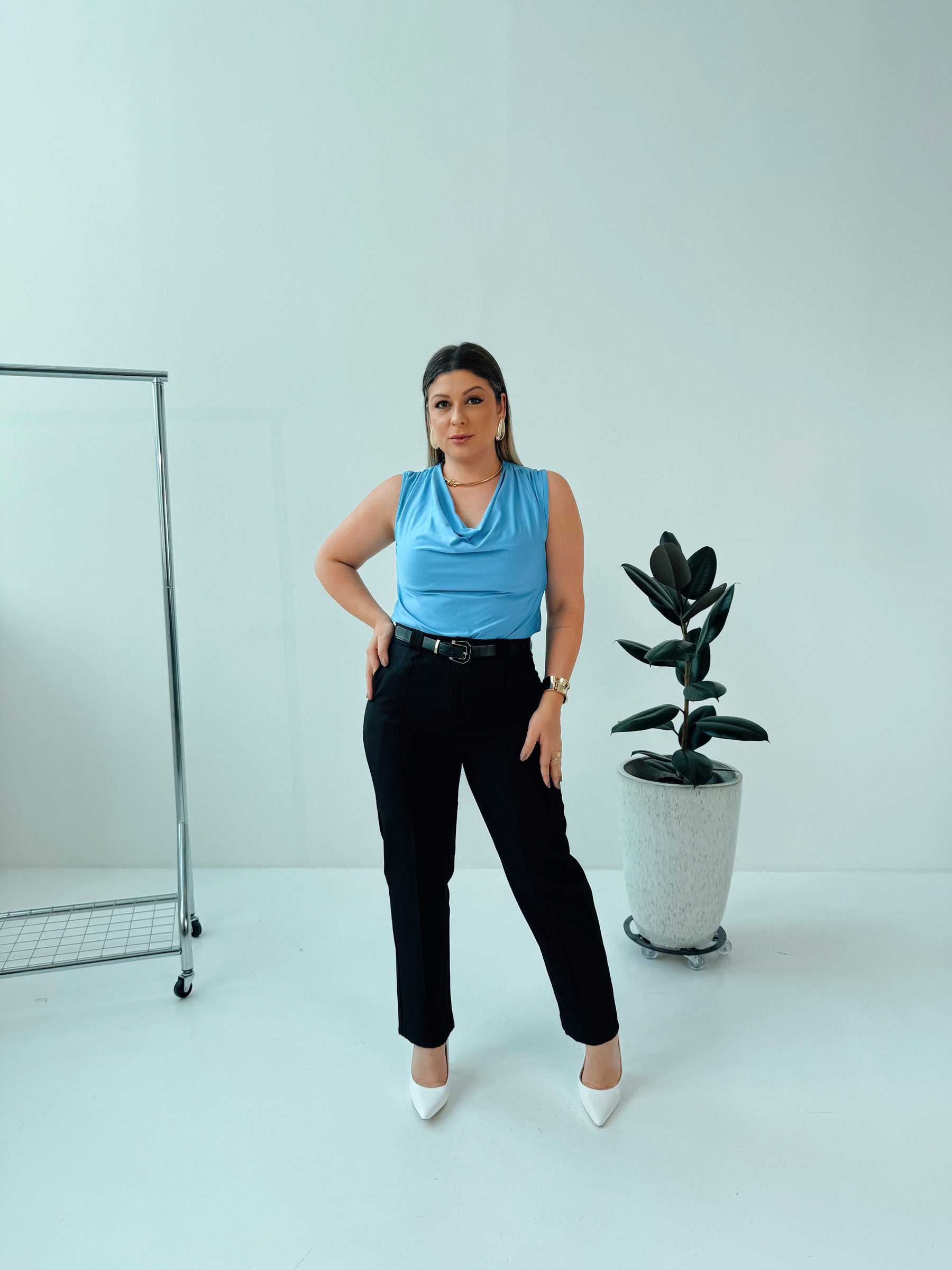 Blusa Roberta Azul – Elegância e Conforto em um Design Drapeado