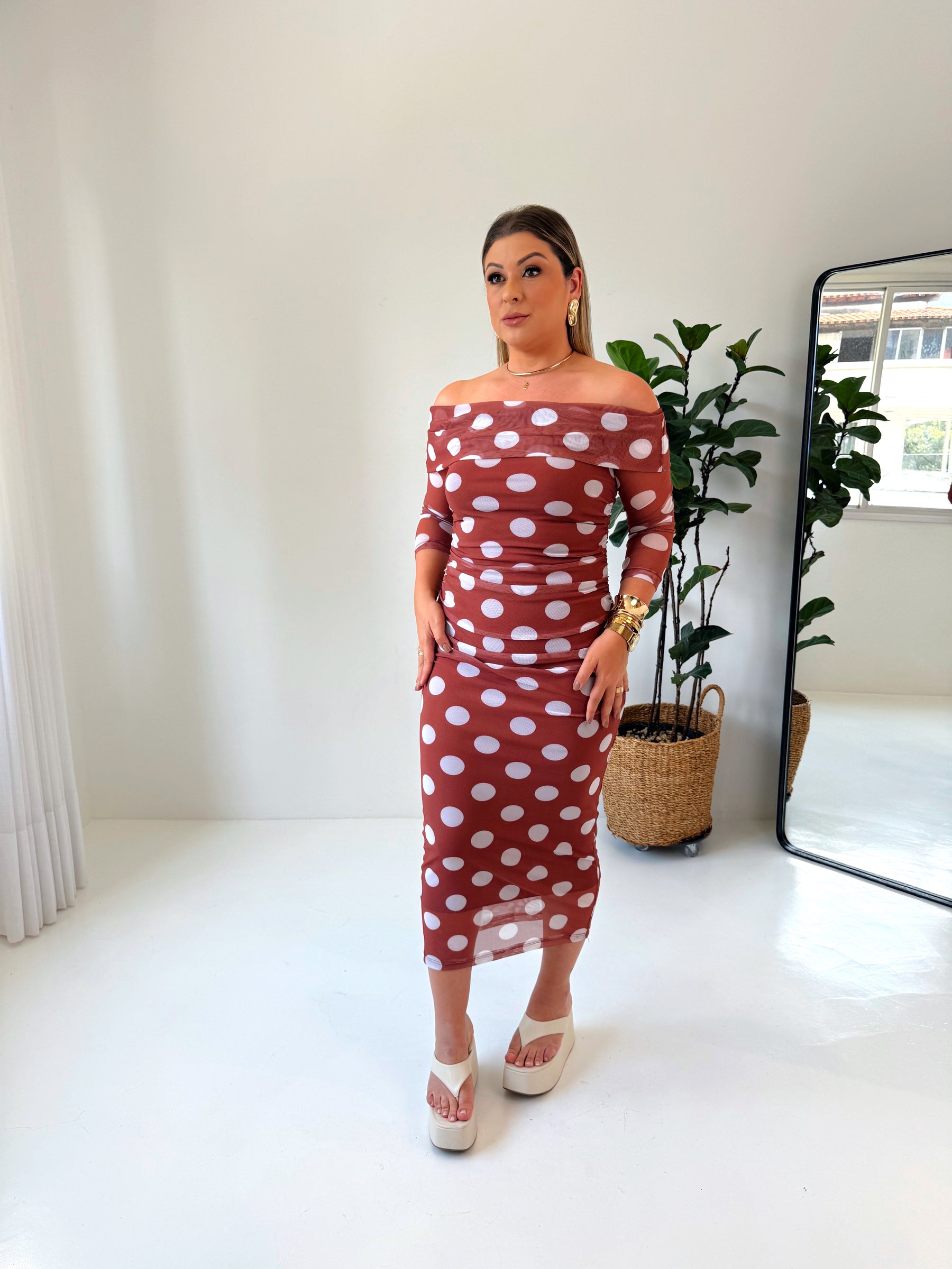 Vestido Camila – Leveza e Elegância em Tule com Transparência Delicada