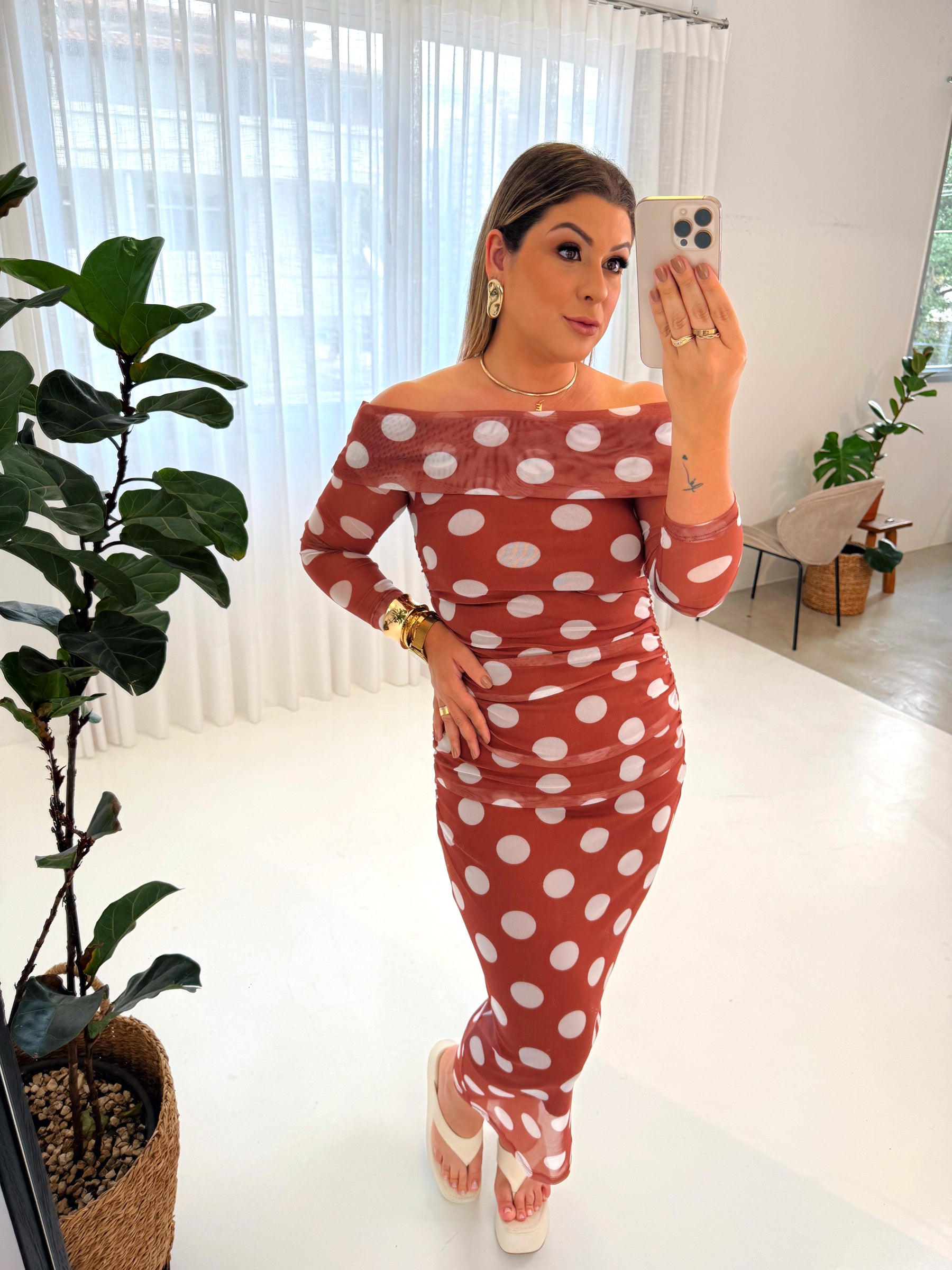 Vestido Camila – Leveza e Elegância em Tule com Transparência Delicada