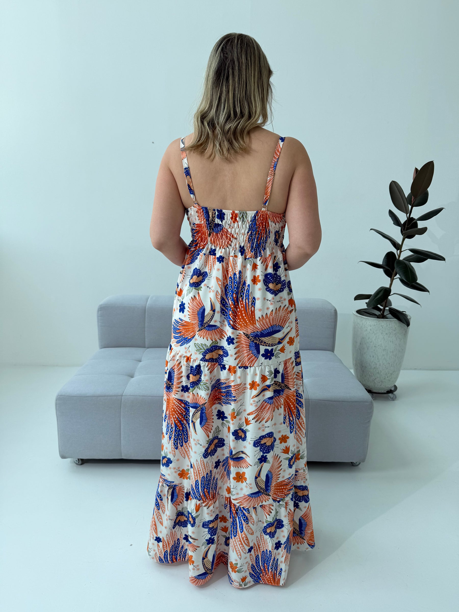 Vestido Flora – Elegância e Leveza em Crepe de Seda