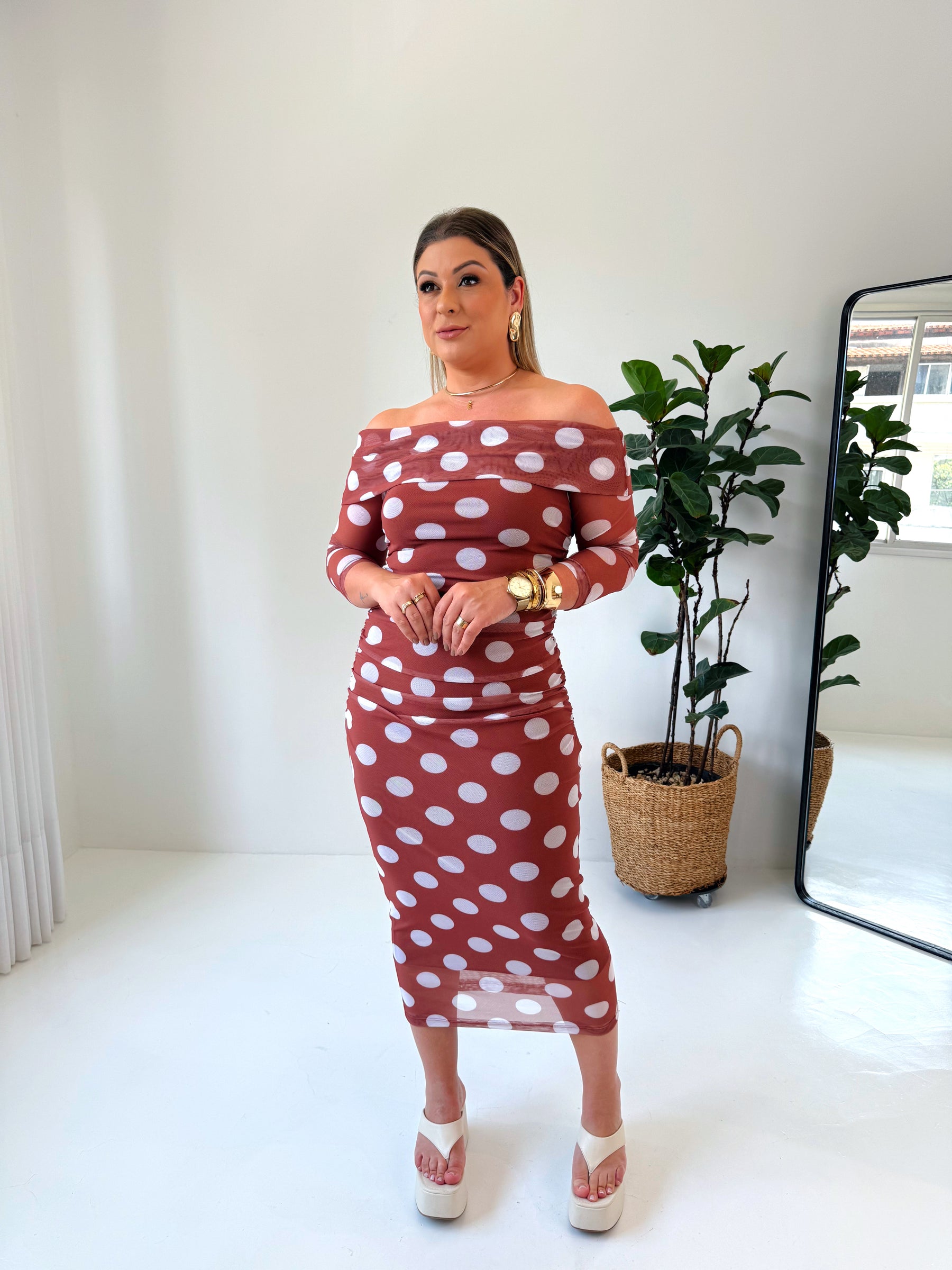 Vestido Camila – Leveza e Elegância em Tule com Transparência Delicada