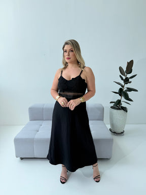 Vestido Carina Crochê Preto – Elegância Artesanal em Cada Detalhe