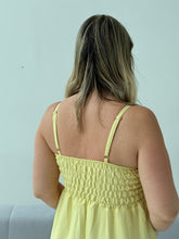 Vestido Carina Crochê Amarelo – Charme Artesanal com Toque de Leveza