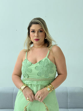 Vestido Carina Crochê Verde – Sofisticação e Frescor com Caimento Impecável