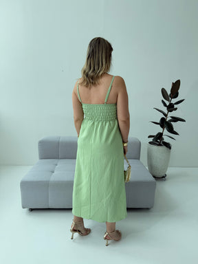 Vestido Carina Crochê Verde – Sofisticação e Frescor com Caimento Impecável