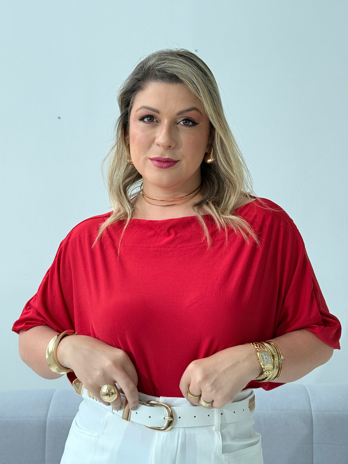 Blusa Morcego Vermelho – Conforto, Estilo e Movimento em Uma Só Peça