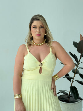 Vestido Plissado Safira Amarelo – Sofisticação e Leveza com Toque Solar