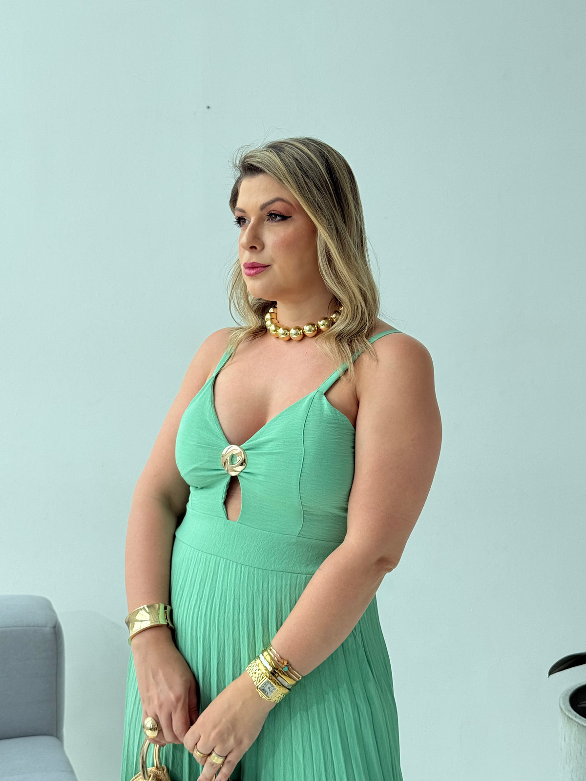 Vestido Plissado Safira Verde – Elegância e Movimento com Toque Natural