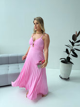 Vestido Plissado Safira Rosa – Romantismo e Elegância em Cada Movimento