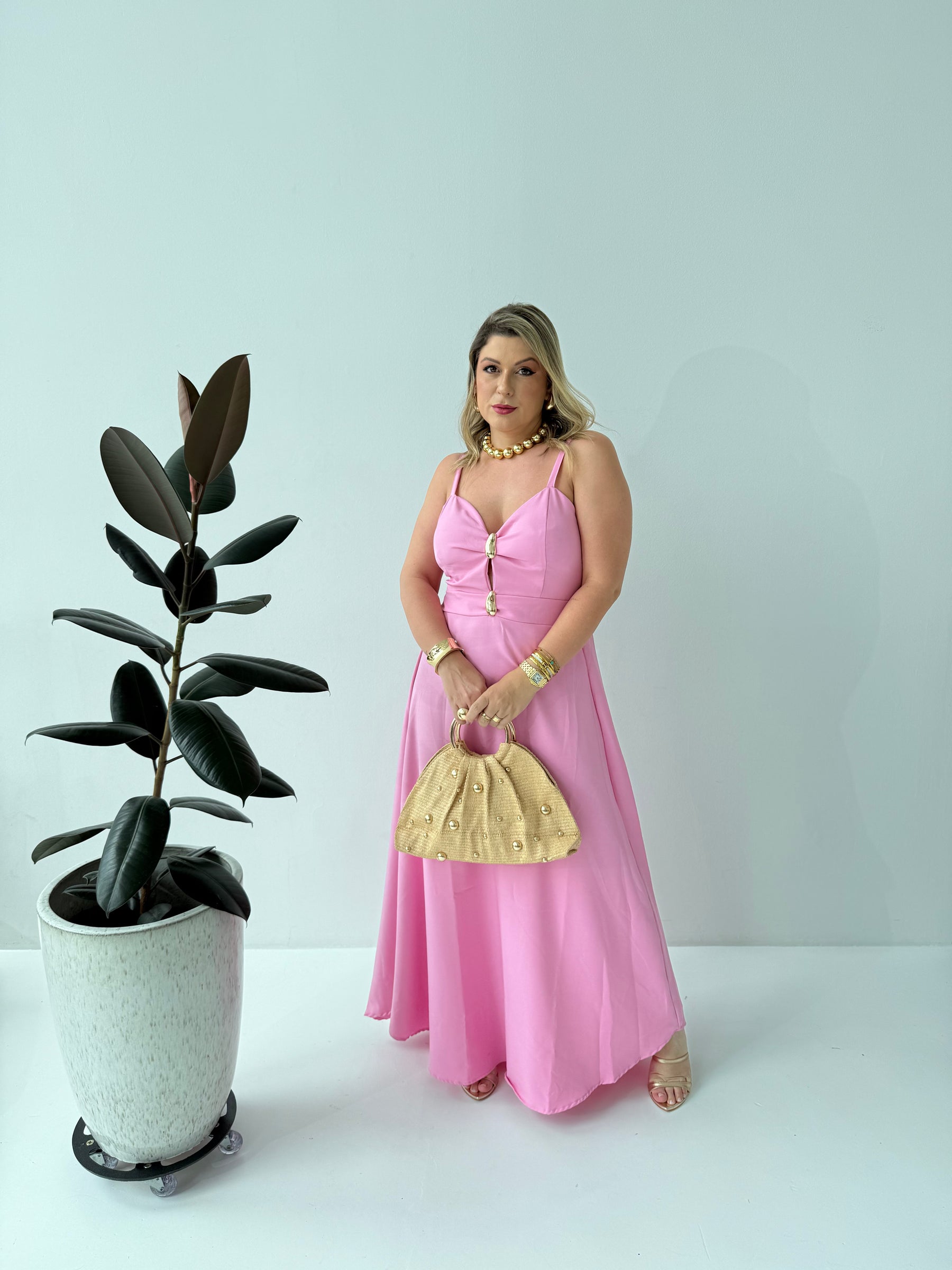 Vestido Tânia Rosa – Delicadeza e Elegância em Tecido Leve