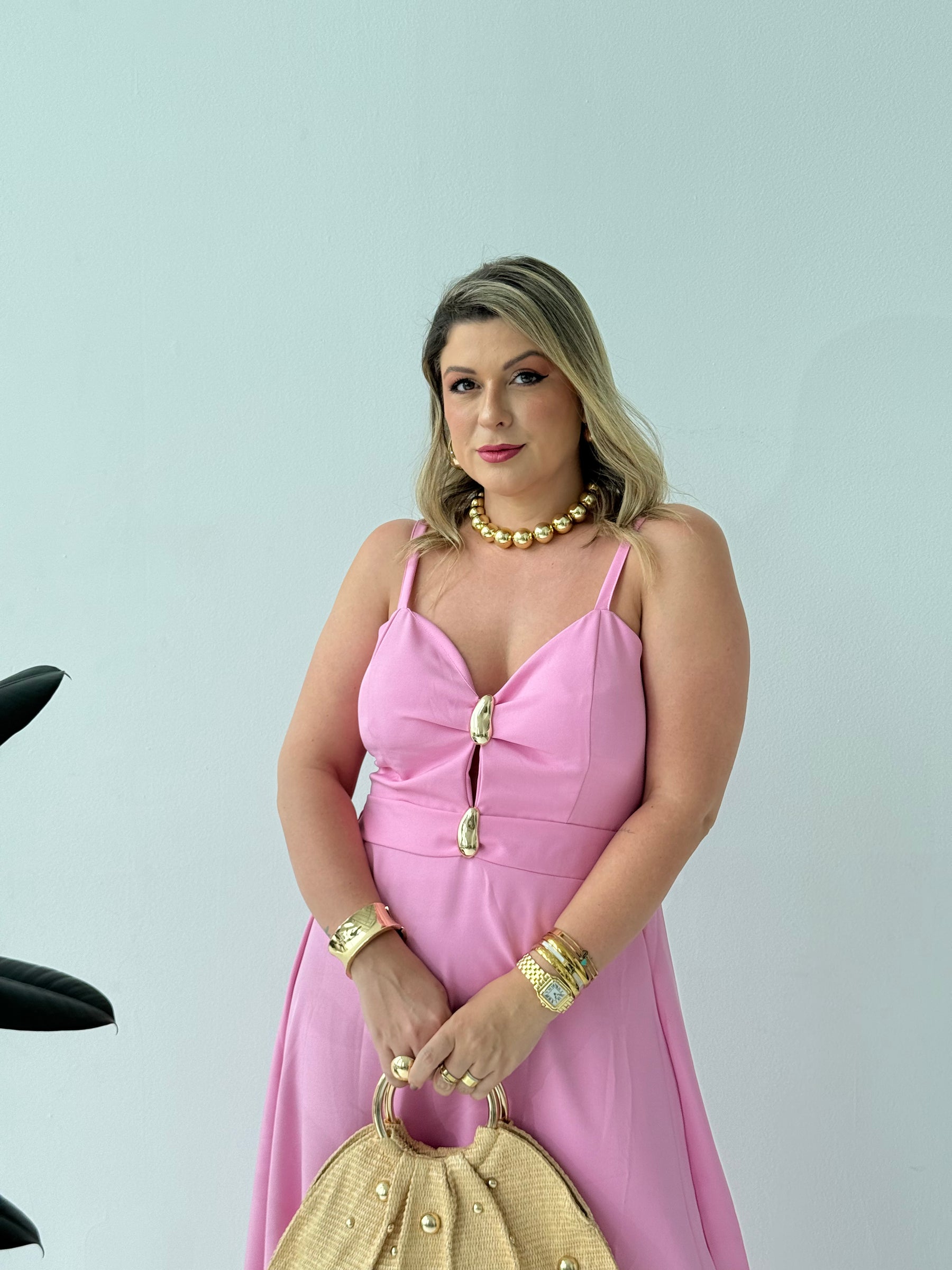 Vestido Tânia Rosa – Delicadeza e Elegância em Tecido Leve