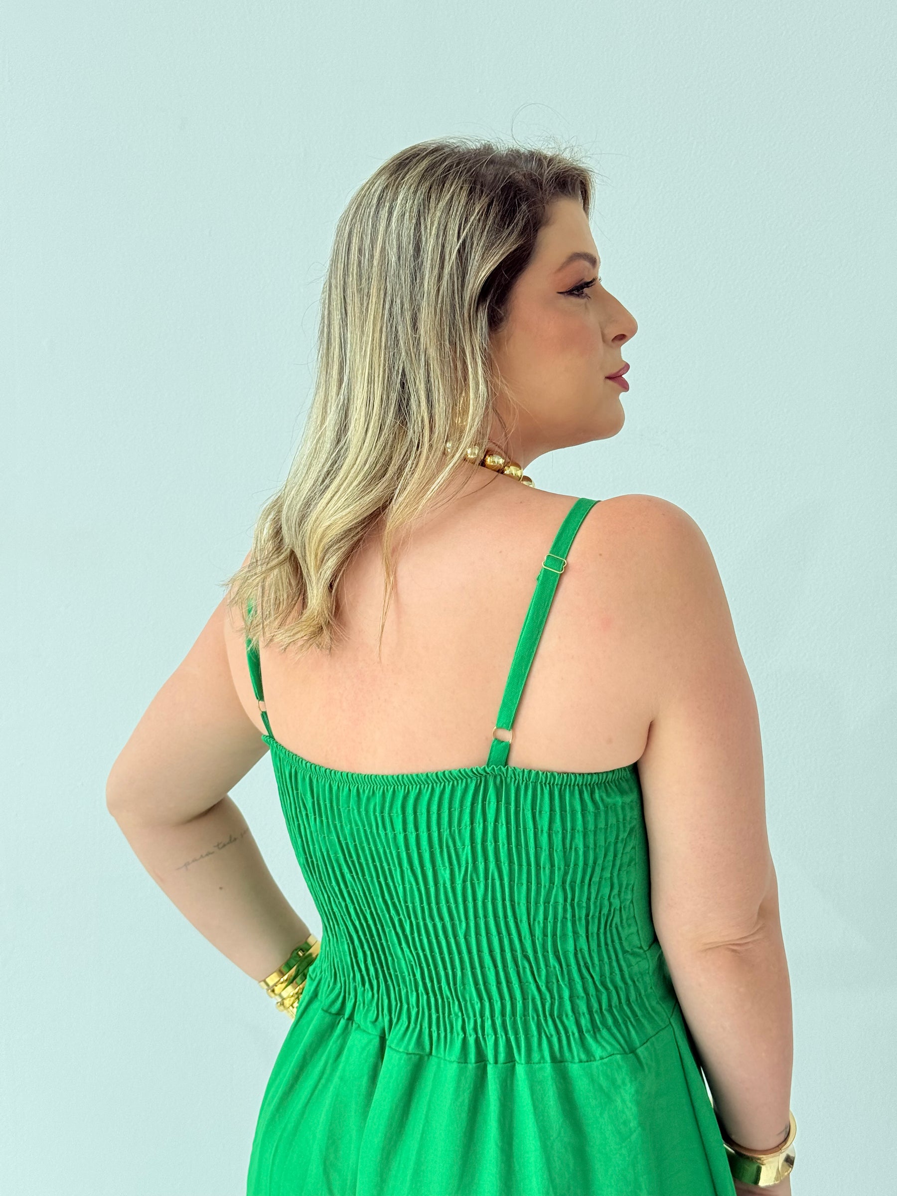 Vestido Tânia Verde – Elegância Natural com Caimento Sofisticado